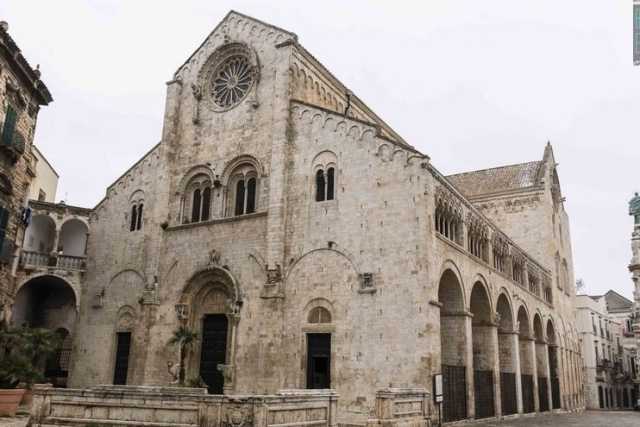 Viaggio a Bitonto Vecchia, l� dove � in atto la ''guerra'' tra cultura e violenza